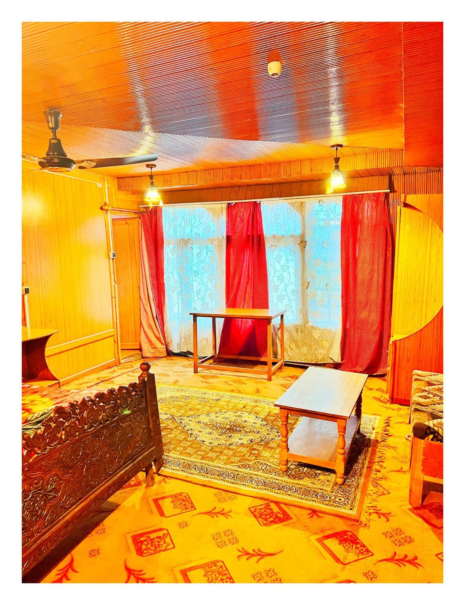 Backyard Stays With Dal Lake View Srinagar  Exterior photo